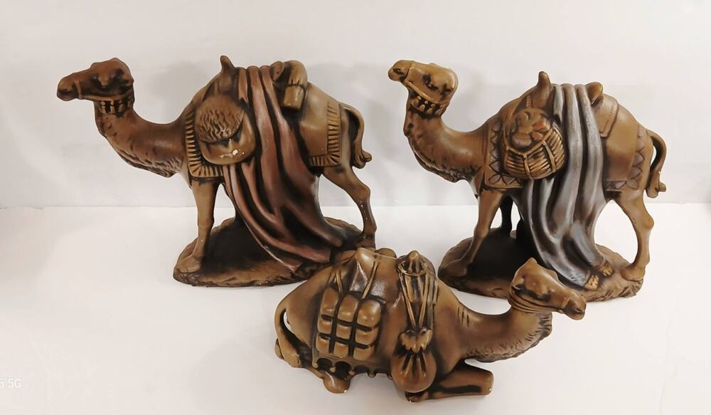 HOLLAND MOLD Vintage Large Ceramic Camels for Nativity Center Buffet Decor